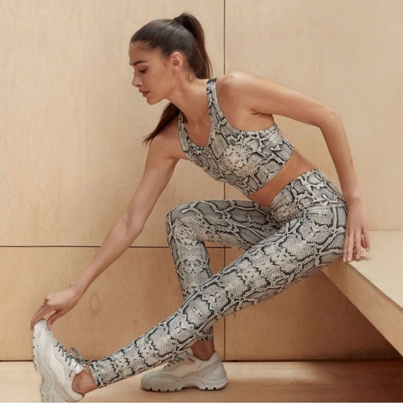 Varley Century 2.0 Leggings in Ivory Cobra Snake - Picture 6 of 7